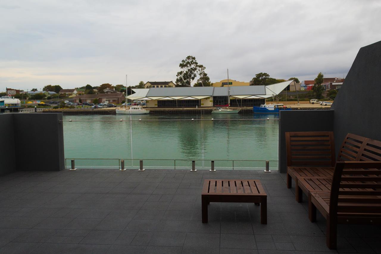 Ulverstone Waterfront Apartments Exteriör bild