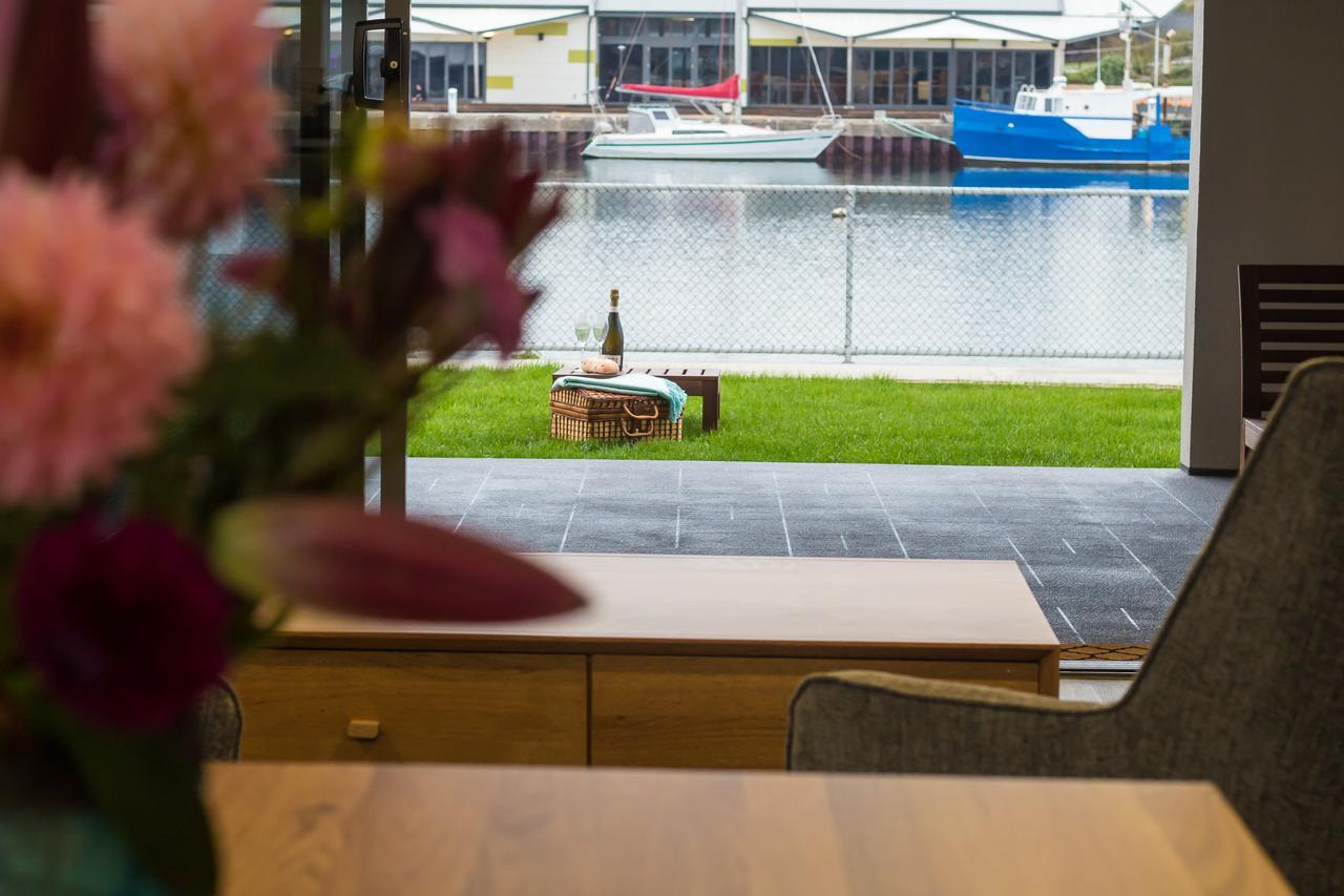 Ulverstone Waterfront Apartments Exteriör bild