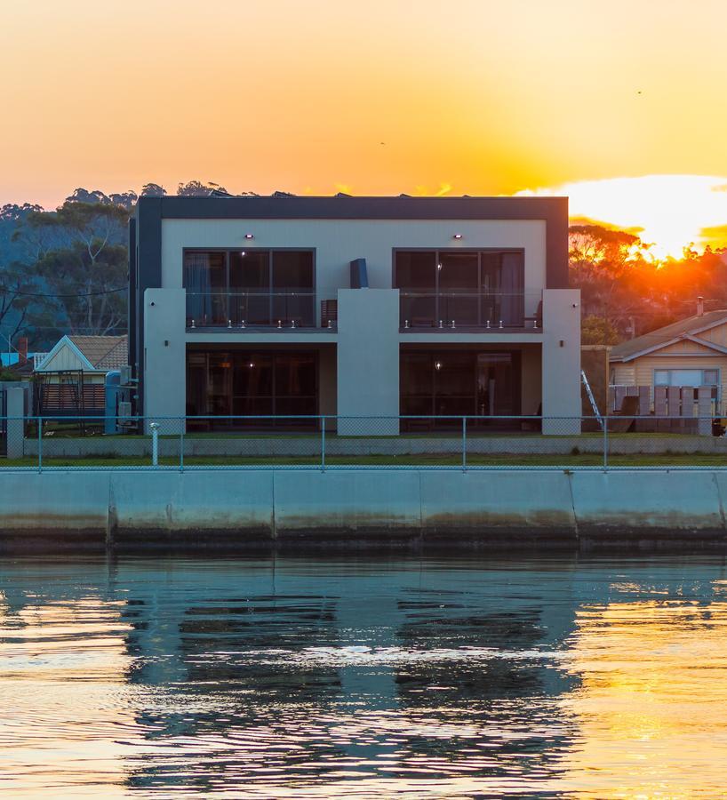 Ulverstone Waterfront Apartments Exteriör bild